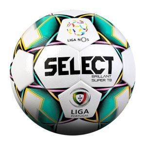 Fotbalový míč Select, který má výhodu při hře v mokrém prostředí